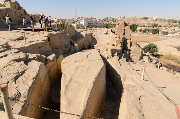 Hatshepsut "Missing" Obelisk, Cracked While Being Quarried
