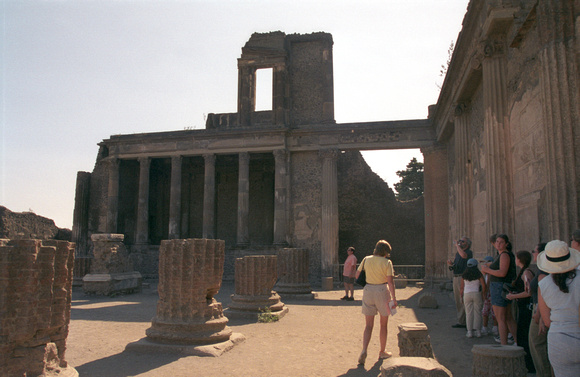 _Pompeii Temple-1