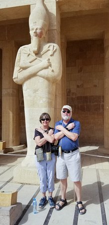 Sandy And Eric With Statue Of Amun