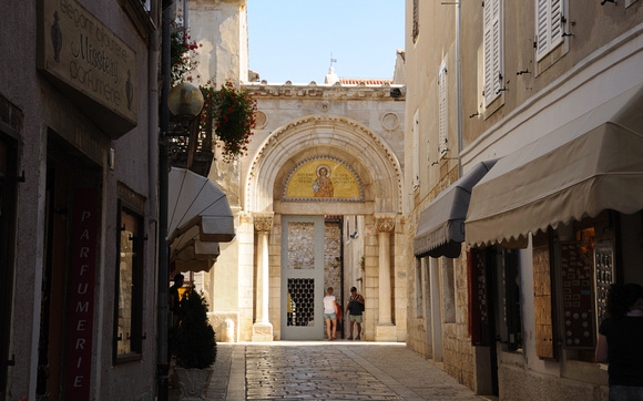 _Entrance to Basilica of Euphrasis 0313